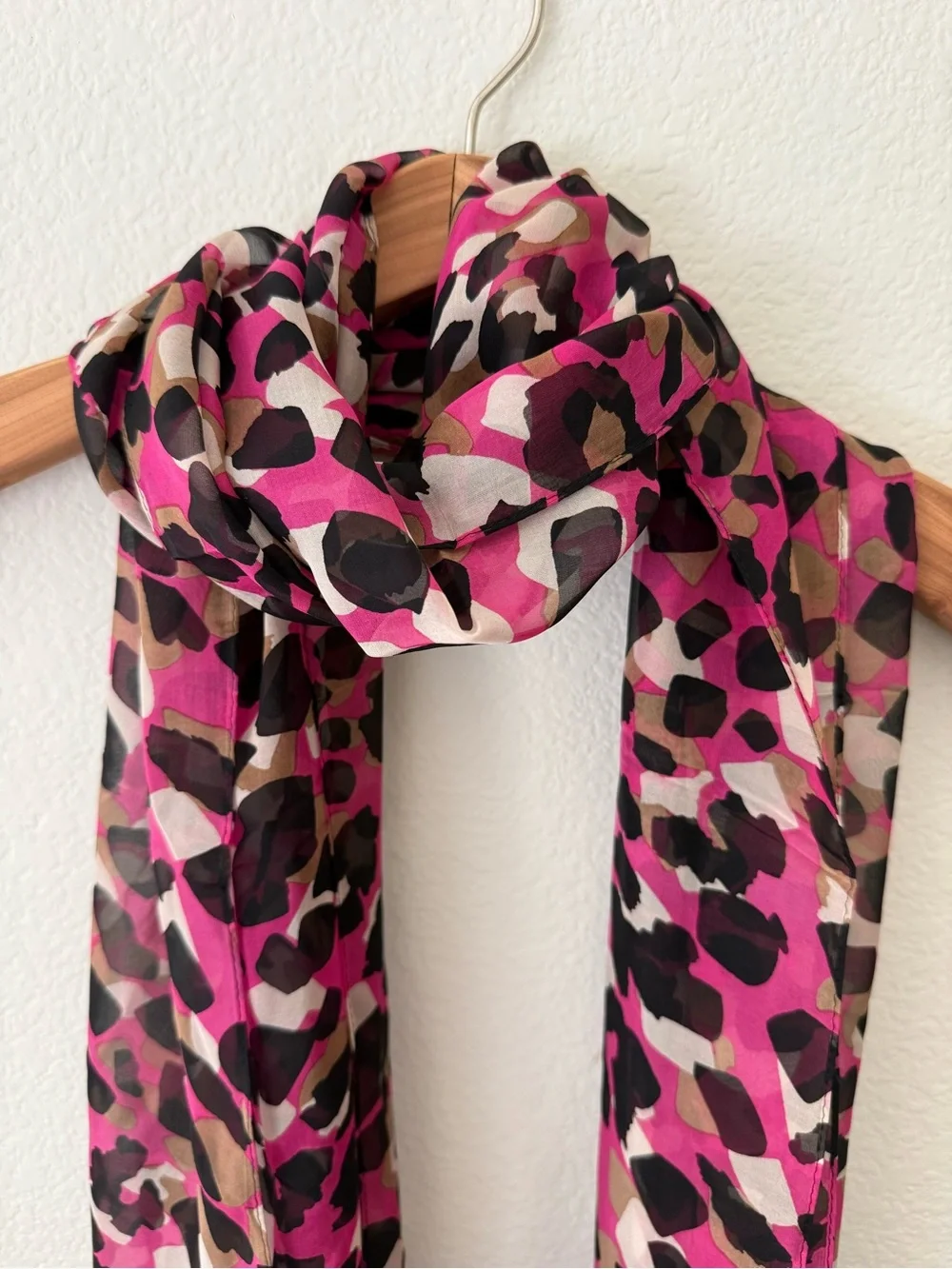 Anne Klein Fuchsia Pink & Black Leopard Print Oblong Scarf